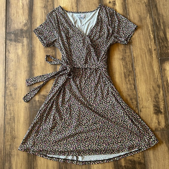 Dresses & Skirts - Floral Wrap-Style V-Neck Dress in Black with Pink & Cream Flowers